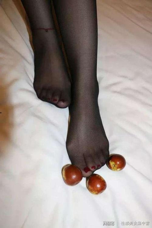 丝袜美足调教,优雅足下风情万种