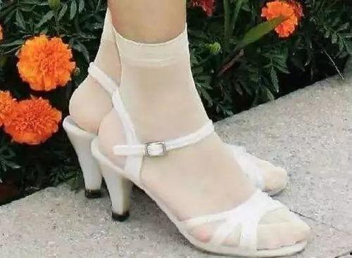 平板鞋丝袜高中生,高中生校园时尚新潮流