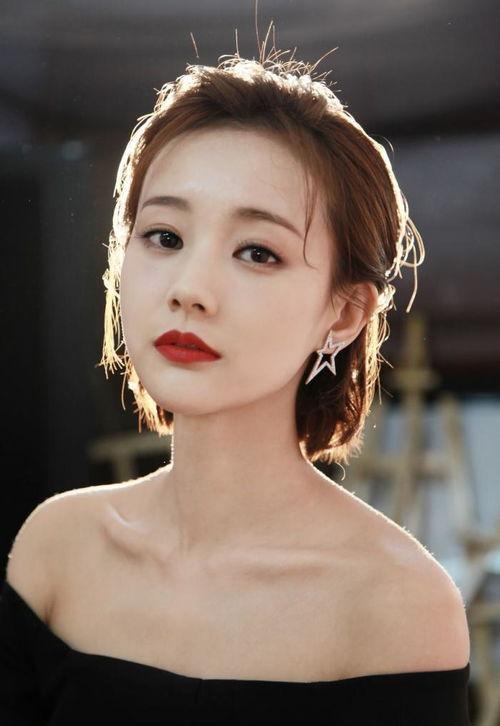 圈内爆料李一桐背景图片,圈内爆料背后的惊人真相