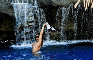 明星沙滩尴尬,意外曝光的明星隐私瞬间