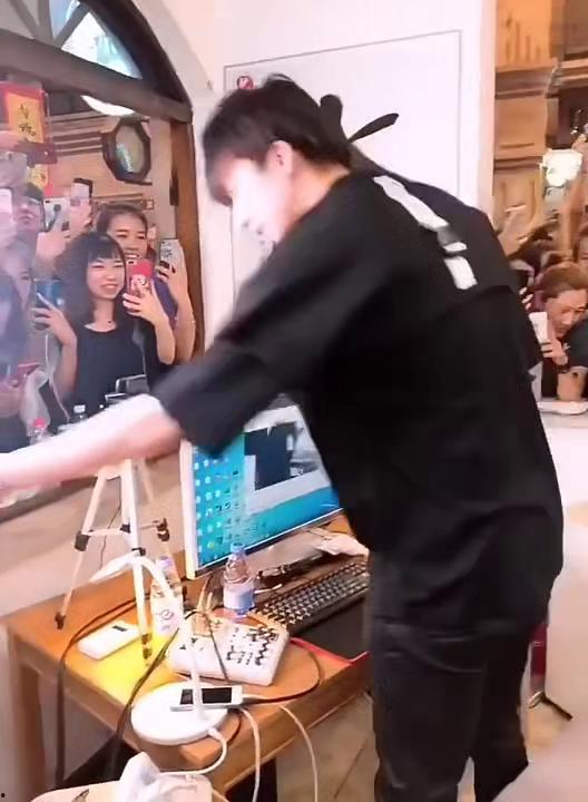 宁哥最新邻居爆料事件,揭秘宁哥生活背后的惊人真相！